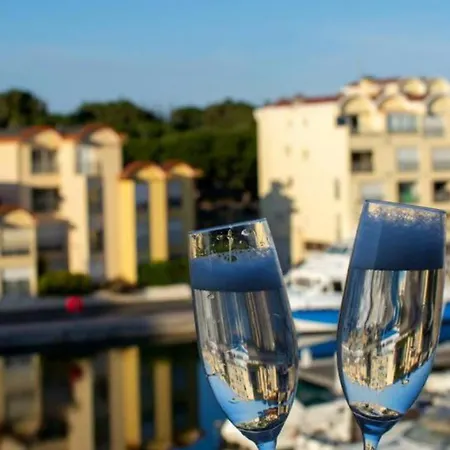 Merveilleuse Port - Piscine - - Climatisation - Commerces