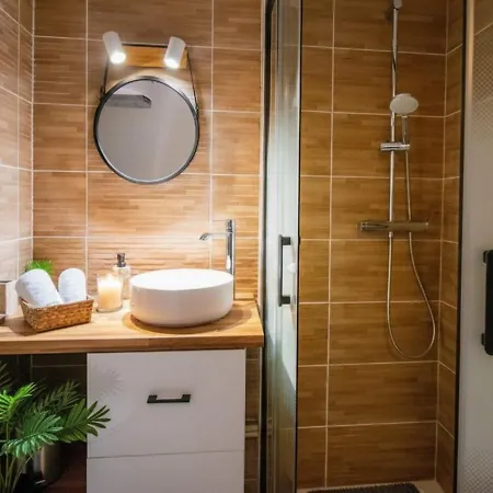 Merveilleuse Port - Piscine - - Climatisation - Commerces Apartment